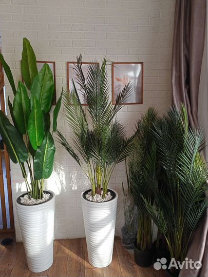 Искусственные растения в горшках