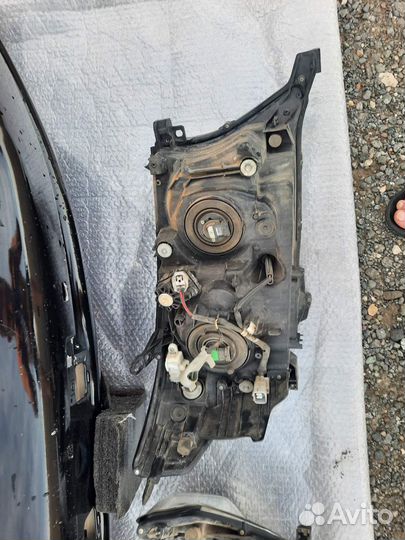 Фары передние Toyota Land Cruiser 200