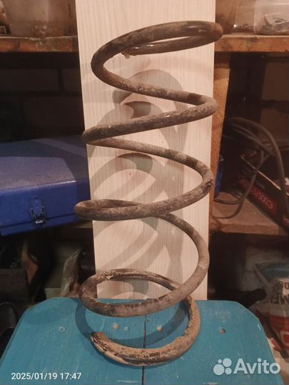 Пружина передняя toyota verso