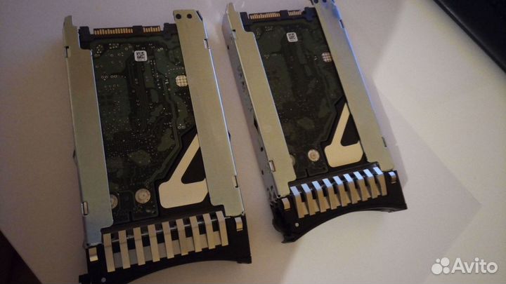 Много серверных дисков Cisco, IBM, EMC