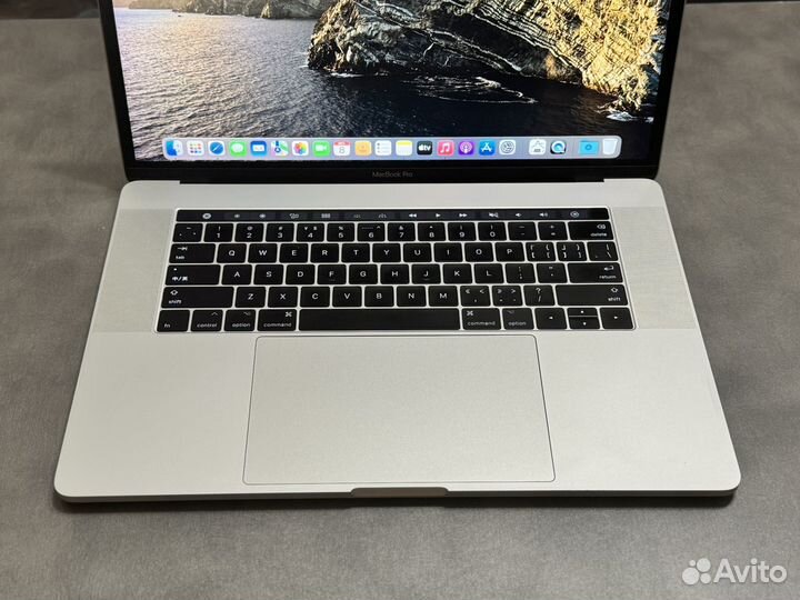 Macbook Pro 15 2016 16gb 256SSD идеал