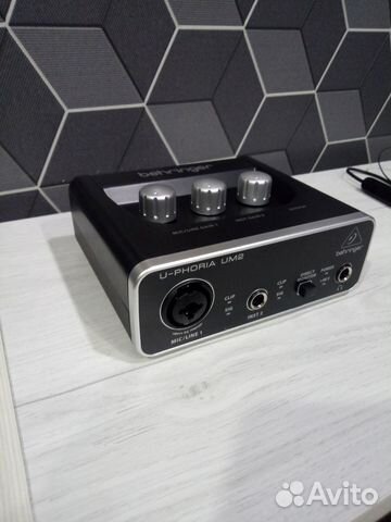 Звуковая карта behringer um2