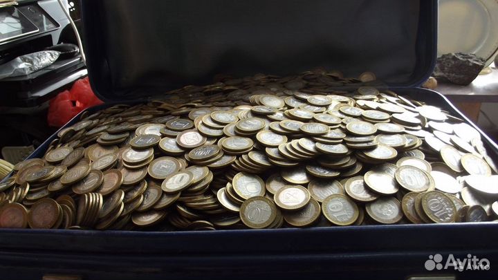 Монета 10 рублей биметал.Список внутри