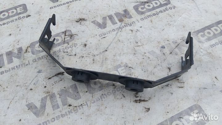 Кронштейн блока предохранителей Ford Kuga 1