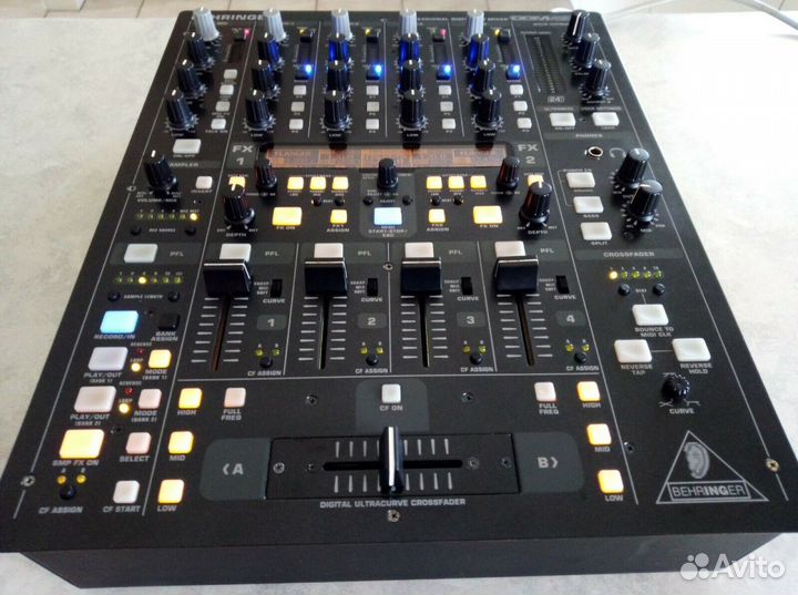 DJ-микшер behringer DDM 4000