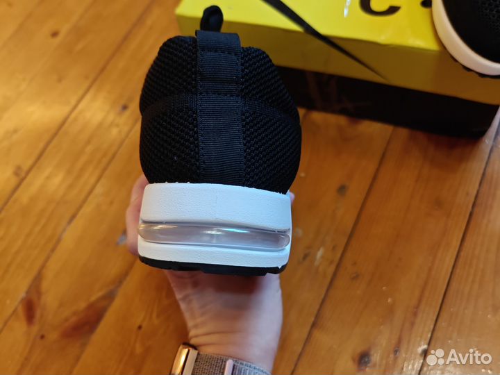 Кроссовки женские