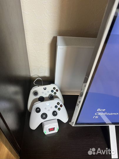 Xbox series s 2 геймпада