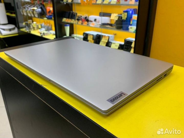 15.6 Ноутбук Lenovo IdeaPad 1 на Intel Celeron N4020