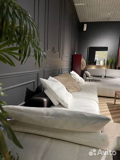 Большой диван Freeman