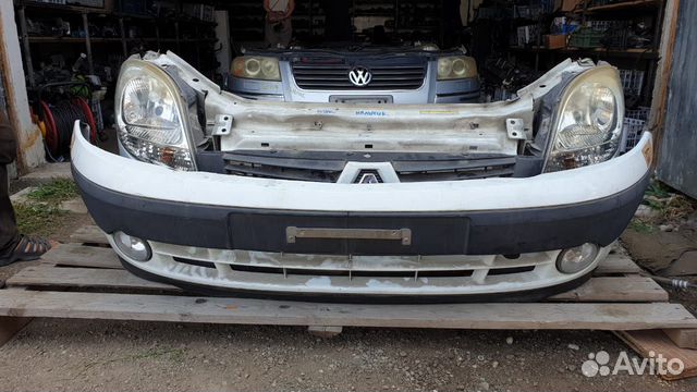 Решетка радиатора Рено Канго 2003-2009 эмблема