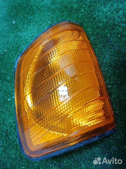 Указатель поворота передний Mercedes Benz W124