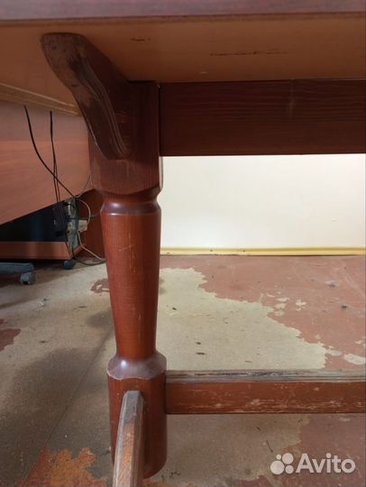 Стол обеденный