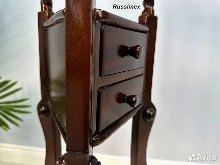 Подставка под цветы из дерева гевеи