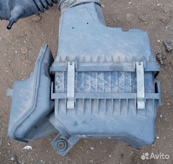 Корпус воздушного фильтра Mitsubishi Lancer IX