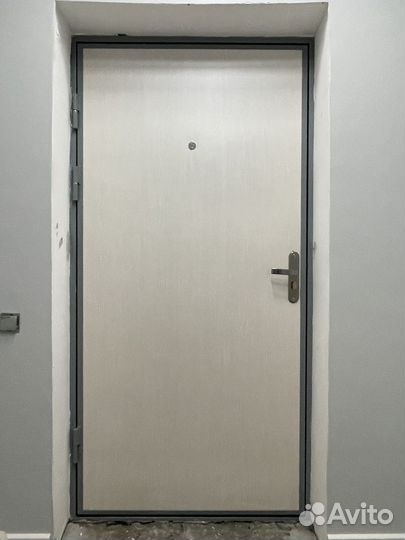 Входная дверь б/у от застройщика