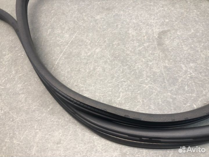 Уплотнитель проема двери задний правый Renault