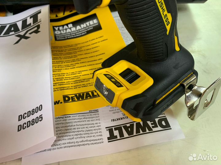 Бесщеточный шуруповерт dewalt DCD800NT 18В европа
