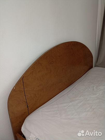 Кровать без матраса бу 145,5*200