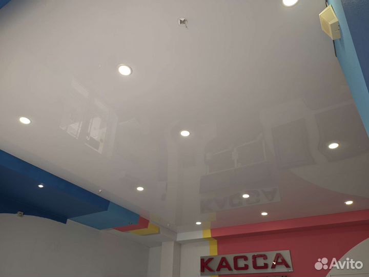 Ремонт натяжных потолков, слив воды