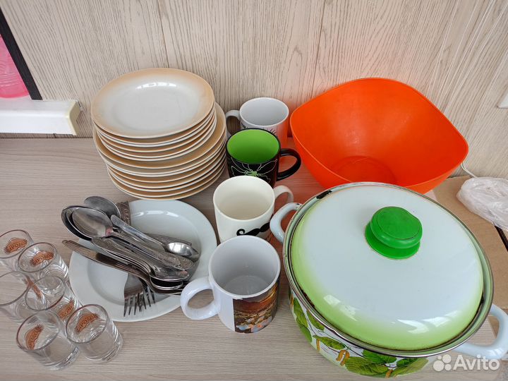 Набор столовой посуды. Разная