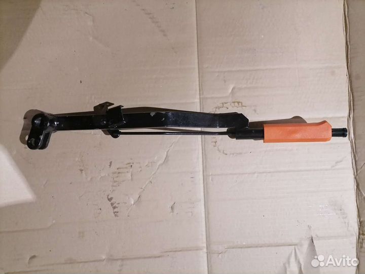 Рычаг управления стояночным тормозом