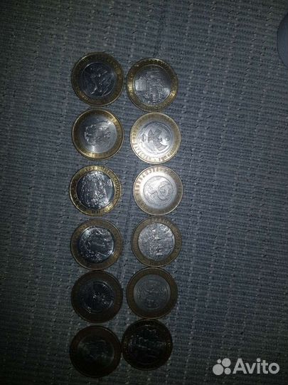 Монеты юбилейные 10р., значки