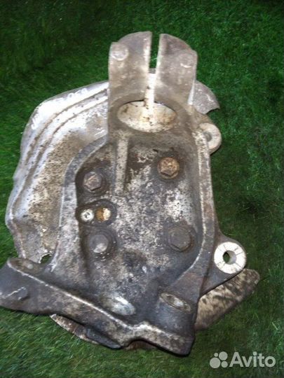 Кулак поворотный передний правый Bmw 320I E92 N43