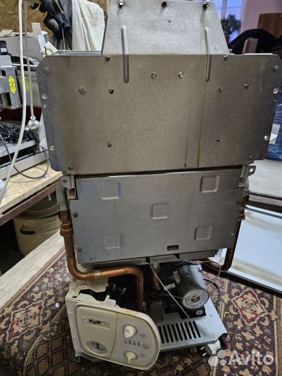 Продам настенный газовый котел двухконтурный Арист