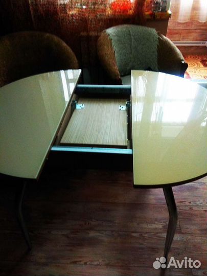 Стол стеклянный