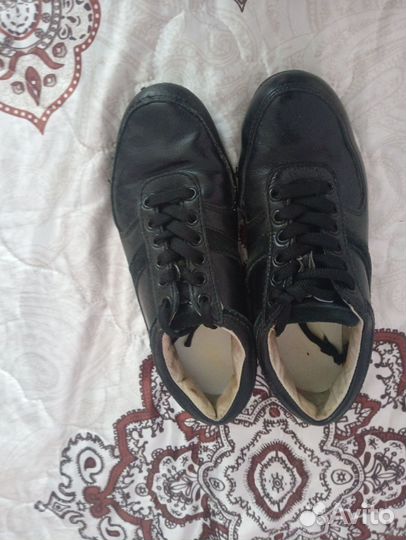 Кроссовки женские