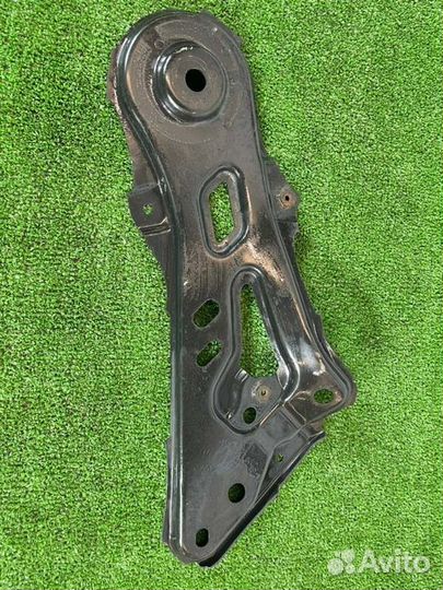 Крепление подрамника переднее правое Lexus Rx 450H