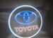 Лазерная проекция в двери Toyota. 2 плафона