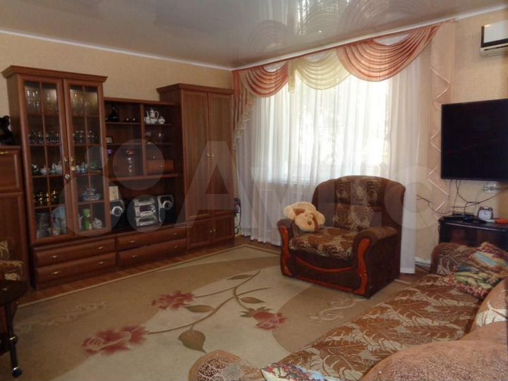 Дом 211,8 м² на участке 6 сот.