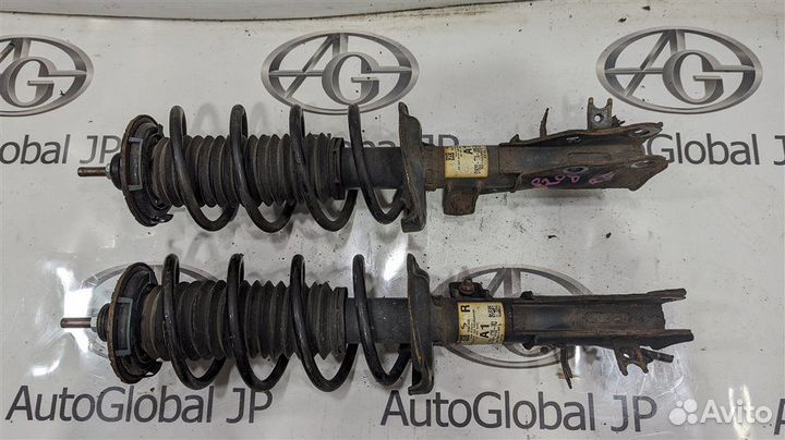 Амортизатор/стойка передняя правая Honda Vezel