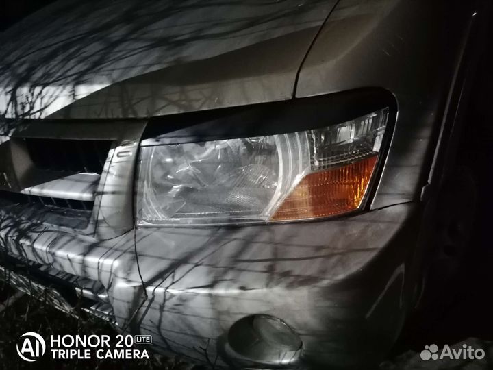 Реснички на фары mitsubishi Pajero 3