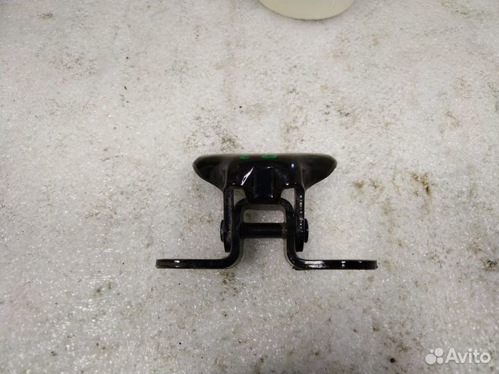 Петля передней правой двери нижняя Rav Camry Prado