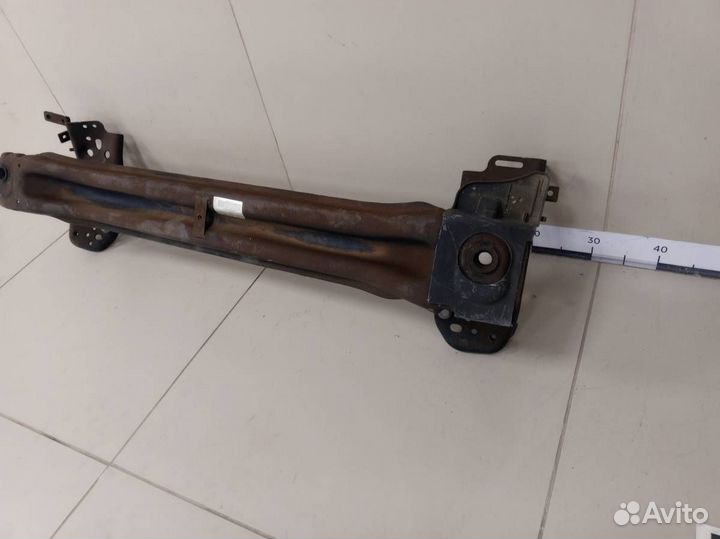 Усилитель переднего бампера Volkswagen Touareg