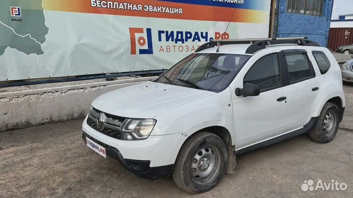 Накладка на торпедо правая Renault Duster (HS) 681