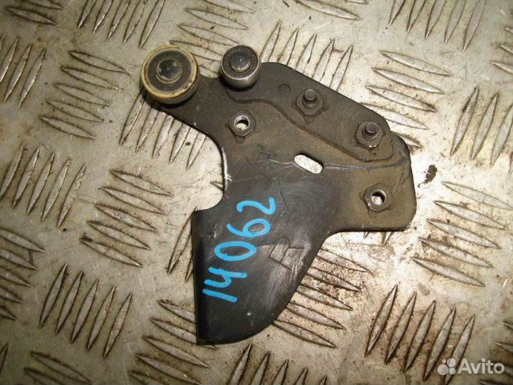 Ролик Nissan Elgrand E51 2002-2010