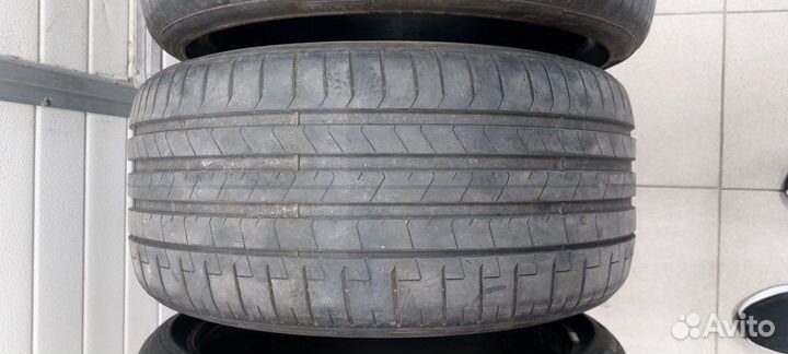 Pirelli P Zero 265/30 R19 и 245/35 R19 93Y