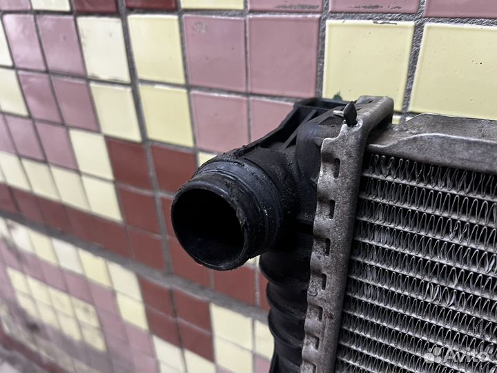 Радиатор на Порш Каен