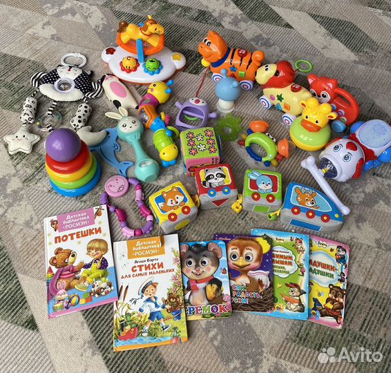Игрушки и книжки для малышей до года