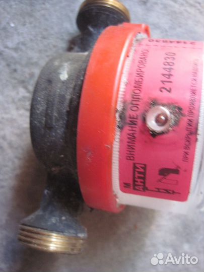 Электрический и водяной счетчик для опытов