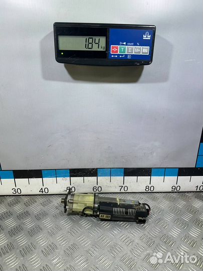 Б/У Механизм подъема крышки багажника правы#001