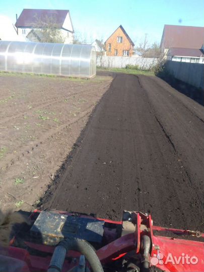 Вспашка земли плугом, фрезой, пахать землю