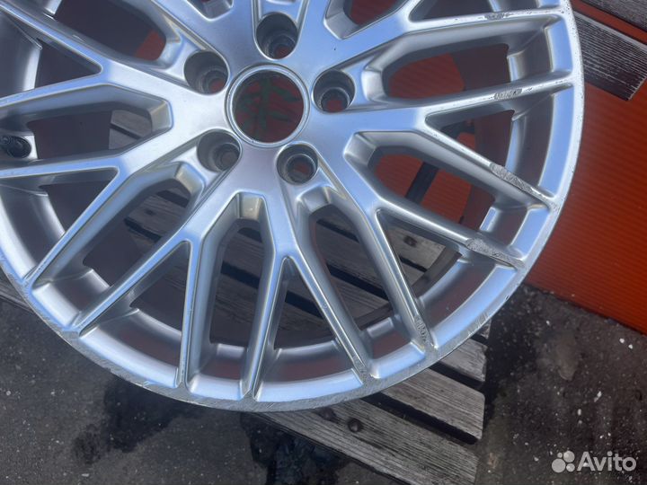 Оригинальный диск R18 от Audi A4 B8