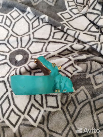 Маленькая ваза виде бегемота