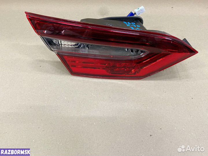 Фонарь двери багажника левый Toyota Camry 70