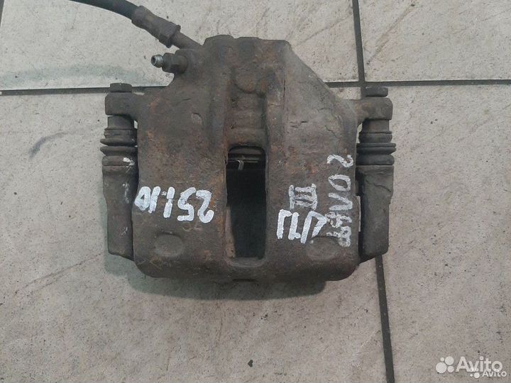 Тормозной суппорт передний правый Volkswagen Golf