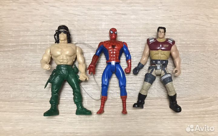 Игрушки пластмассовые наборами